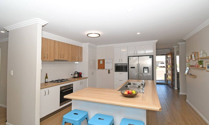 Kawungan Maison | Work Crews or families beautiful modern house