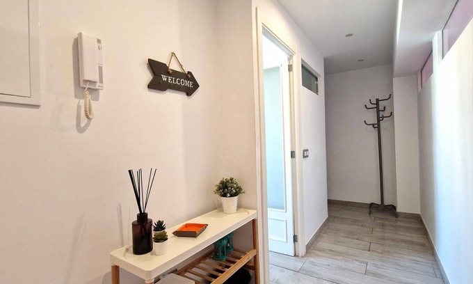 Son Armadams Appartement | Workaction in Son Armadams. 5' from Sta.Catalina. Quiet and safe. Close to STP