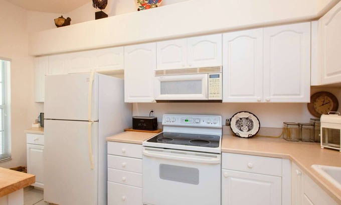 Port Orange Maison | Workcation in Port Orange-Near Shopping, I-95, Best Beaches! WIFI-Garage-Pool-Spa-Game Rm-Gym-More!