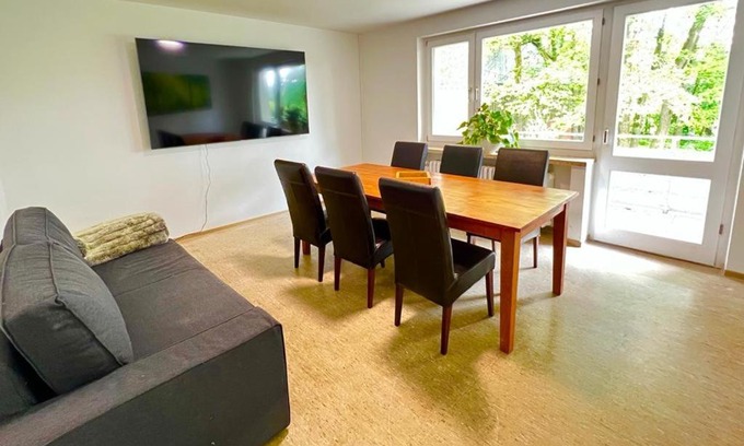 Hoevelriege Appartement | Workers Apartment with Balcony in Bielefeld