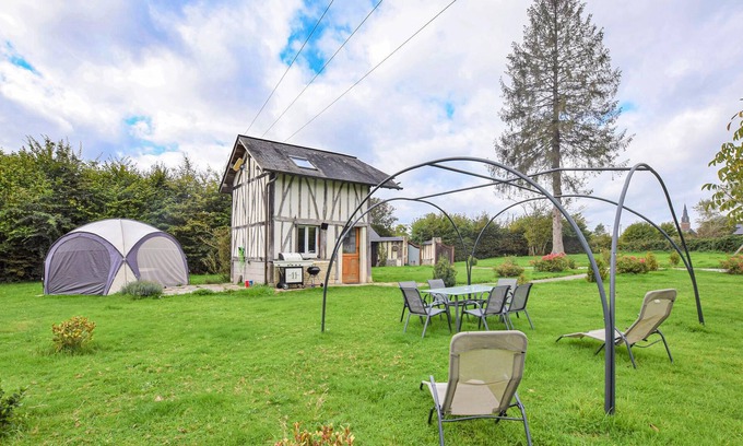 Le Theil-en-Auge Maison | Would you like to live like in a fairy tale? Then this extremely charming, family-friendly vacation