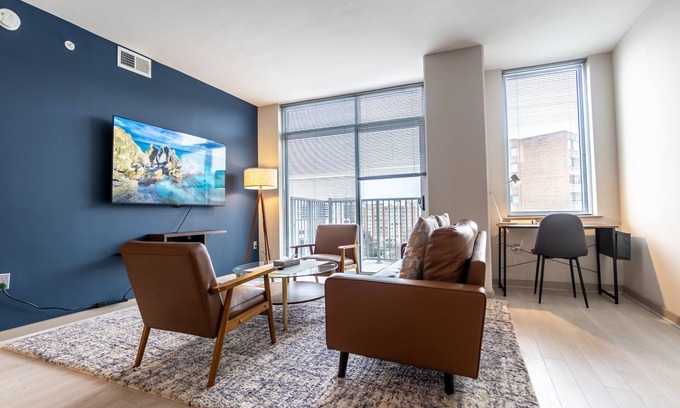 Aurora Highlands Appartement | Wow! 5 min to DC/Metro/Mall Stunning 2B King Bed Pool Gym