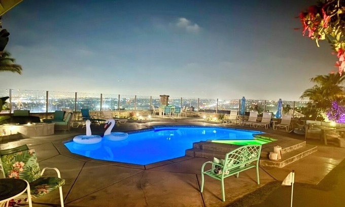 Ocean View Hills Maison | Hou la la! Piscine privée et spa avec vue sur l'océan / la baie / la ville, la climatisation, le barbecue et plus encore!