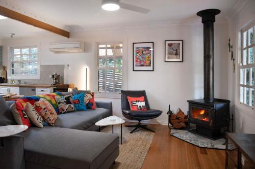 Daylesford Maison | Wrenwood Cottage- outdoor spa in serene setting