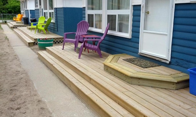Wasaga Beach Maison | Wu Wu's Cabins