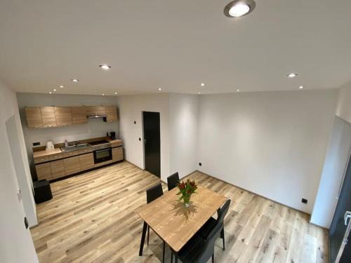 Treisberg Appartement | Wunderschöne 2,5 - Zimmer- Ferienwohnung mit Terrasse und Fernblick im Vordertaunus