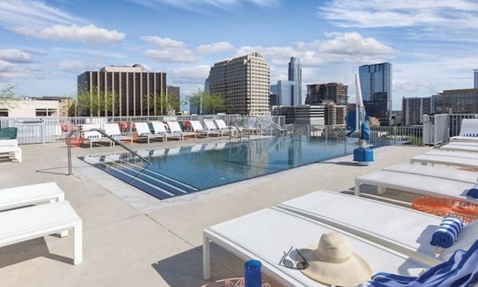 Warehouse District Copropriété | Wyndham Austin Luxurious 2 Bedroom with Kitchen