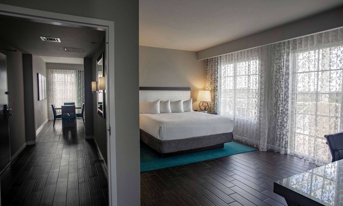 Jupiter Hôtel | Wyndham Grand Jupiter at Harbourside Place