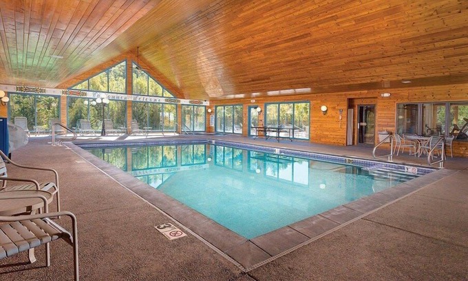 Fish Creek Copropriété | Wyndham Little Sweden | 2BR/2BA King Balcony Suite