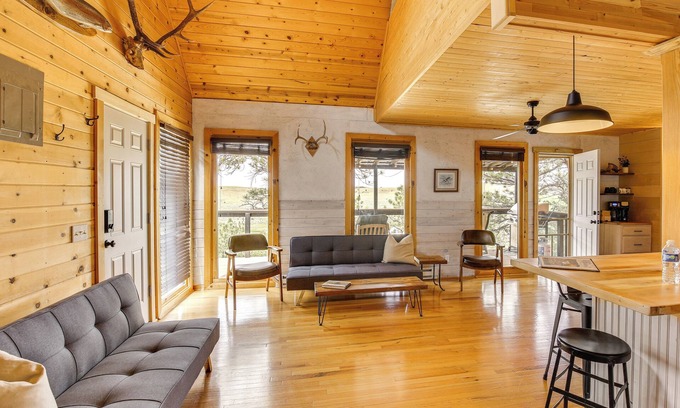 Glendo Cabine | Wyoming Cabin ~ 2 Mi to Glendo State Park!