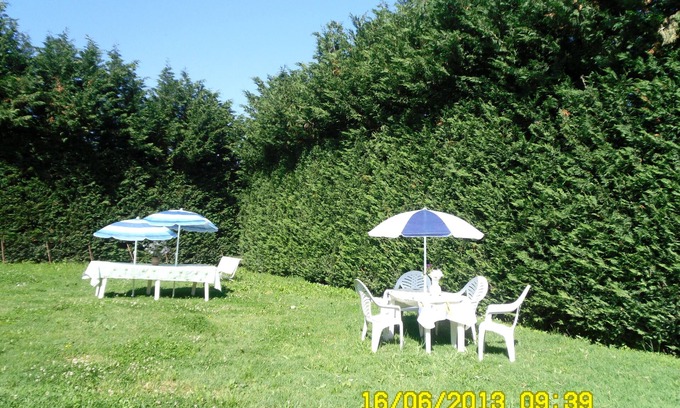 Cagnano Amiterno Villa | Villa entourée de verdure.