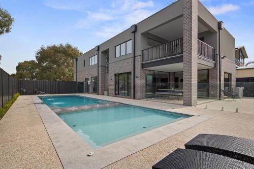 Cowes Maison | Xenia of Cowes