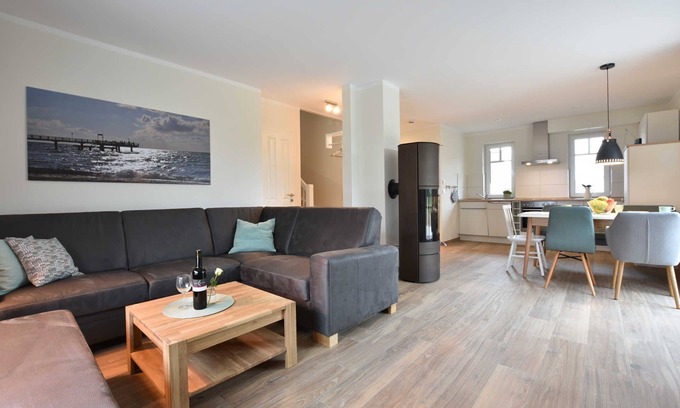Bastorf Appartement | XL 8-room vacation home with fireplace (max. 11 people) - L7 Holiday home Strandhafer
