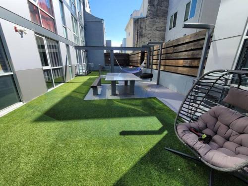 North Philadelphia East Appartement | XL Two Story Luxury Unit with FREE Street Parking!