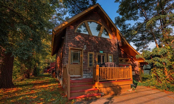 Keene Appartement | Xplorer I - Keene | Modernized Private Apartment in Town | Centrally Located to Major Trailheads