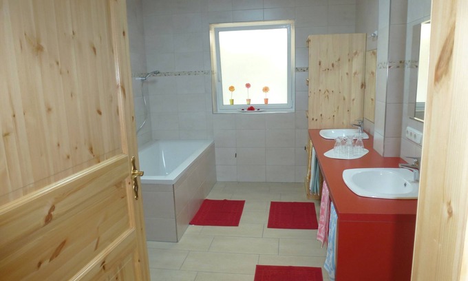 Cond Maison | Oasis de bien-être XXL pour 6 personnes adaptées aux handicapés
