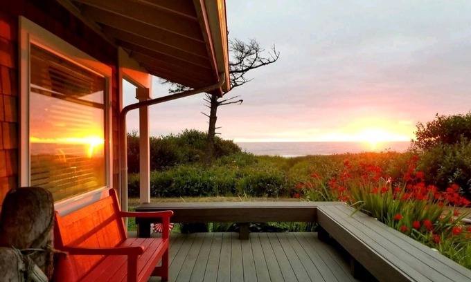 Yachats Maison | Yachats Oceanview Home With Sandy Beach Access