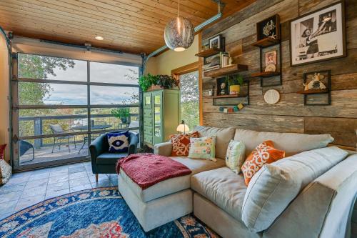 Stokes Appartement | Yadkin River Treehouse about Miles of Trails On-Site