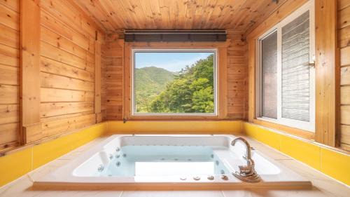 Yongmun Maison | Yangpyeong Isobiyagi Spa Pension