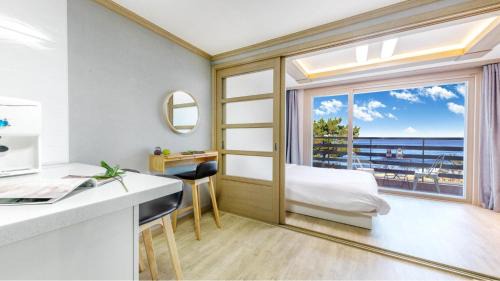 Sokcho Maison | Yangyang Haettuneonchangmoon Pension