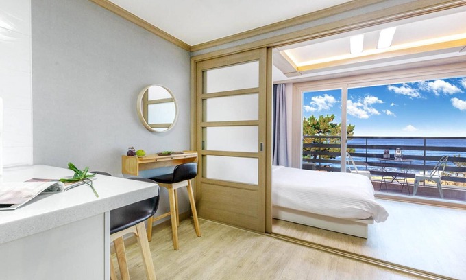 Sokcho Maison | Yangyang Haettuneonchangmoon Pension