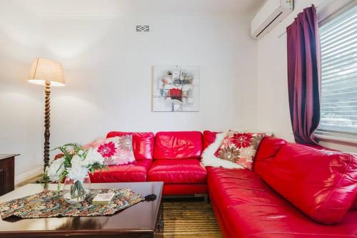 Yarraville Appartement | Yarraville Garden Large home with yard and parking