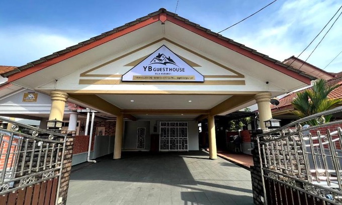 Kampung Geliga Besar Maison | YB Guest House 4 Bilik 5 Katil