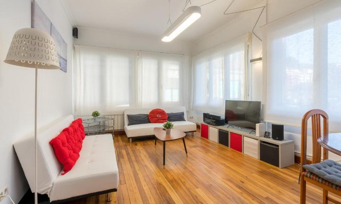 Deustuko San Pedro-Erribera Appartement | Ybarra apartment by People Rentals
