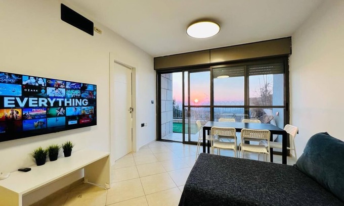 Shoresh Appartement | yellow equipment apartment with amazing view and great location