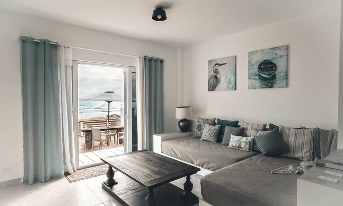 Puerto Villamil Maison | Yellow Heron House - Comfortable beachfront house