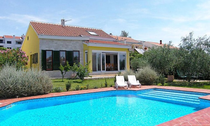 Diklo Maison | Yellow House by Interhome