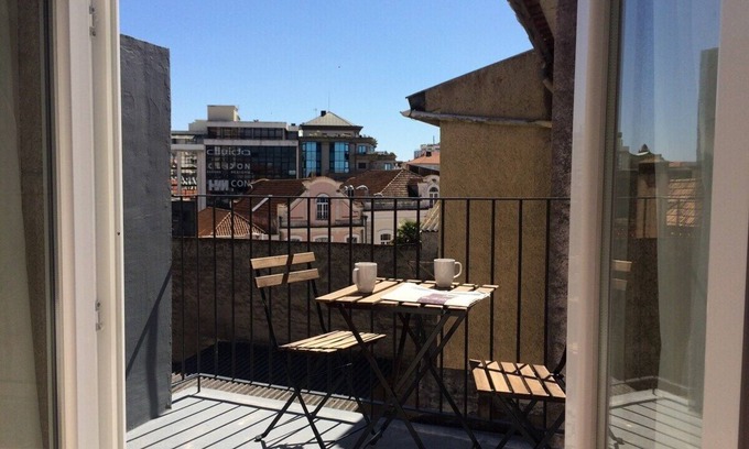 Aveiro Maison | Yellow House in the Historic Center