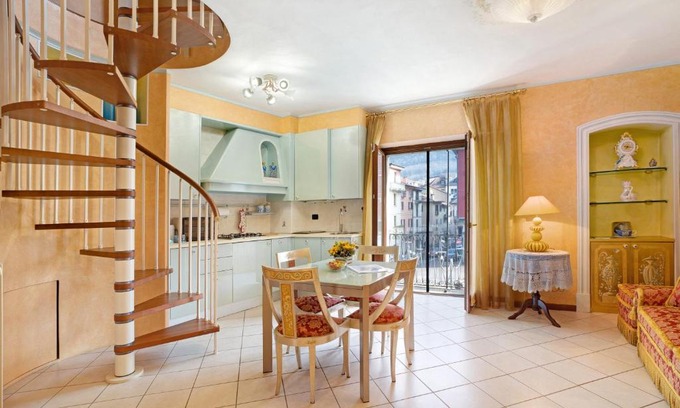 Omegna Appartement | Yellow House