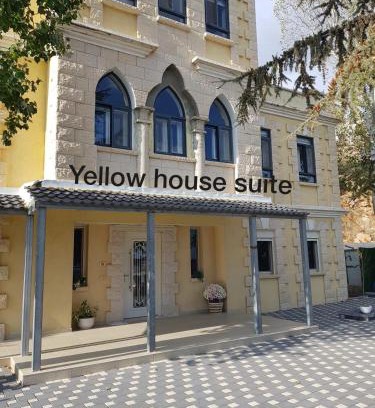 Majdal al-Shams Cabine | Yellow House Suite
