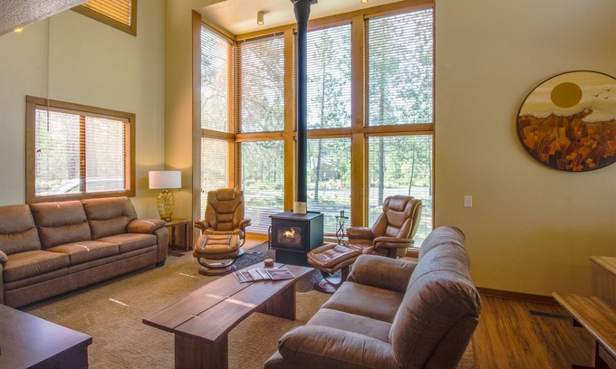 Sunriver Maison | Escapade de 2 chambres avec A / C, 2 niveaux, près de la rivière Deschutes, bain à remous - YELR 13
