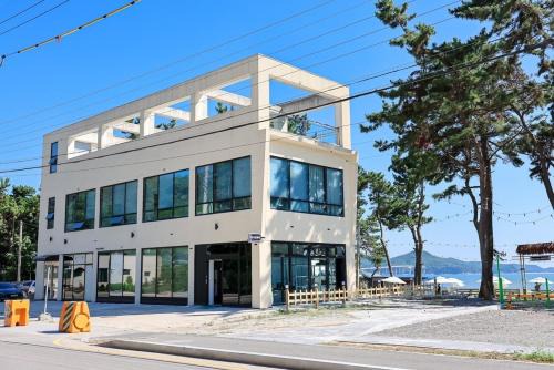 Eulwang-ri Maison | Yeongjongdo Masiran Bay Pension