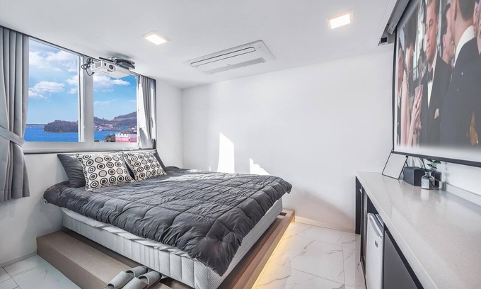 Yeosu Maison | Yeosu Naegamumun Pension