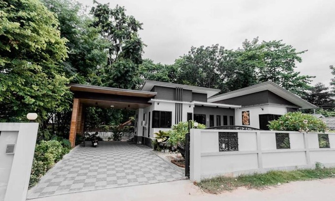 Wang Phinphat Maison | Ying Yang House Sawankhalok