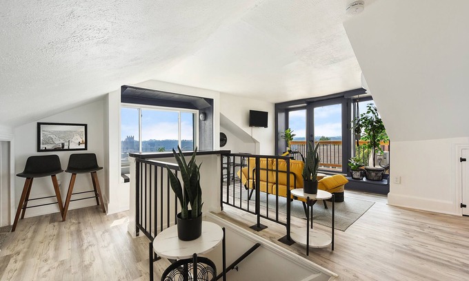 Pittsburgh Maison | Yinz Retreat, Above the City Home