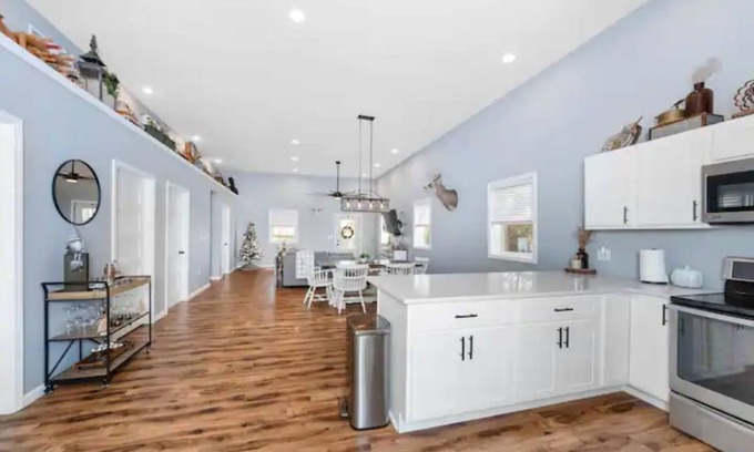 Sunnyland Maison | Yippee Lane - 60 Acre Private Pond Retreat