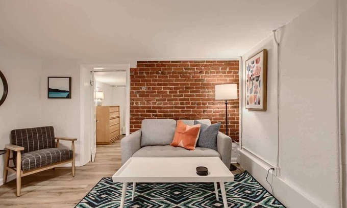 Congress Park Appartement | York by Modern Midstay 3 Blocks to Cheesman #SYB