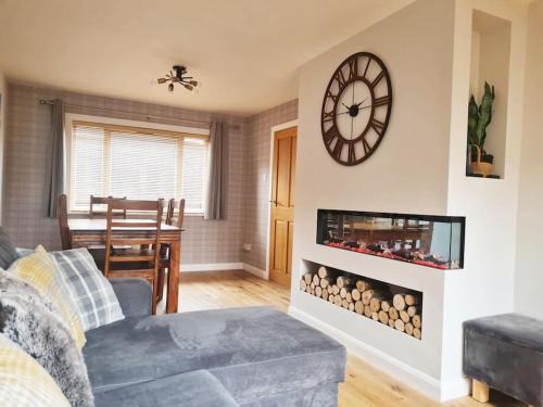 Dufftown Maison | York Street Retreat, modern cosy 2 bed with garden