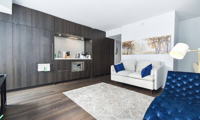 Bloor-Yorkville Hôtel | yorkville downtown toronto condo