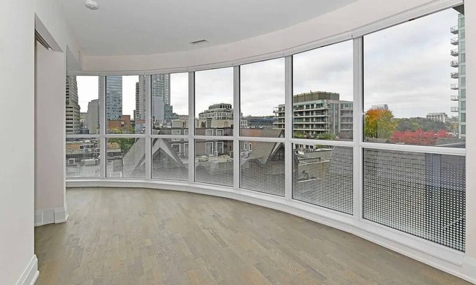 Bloor-Yorkville Copropriété | YORKVILLE LUXURY CORNER SUITE!