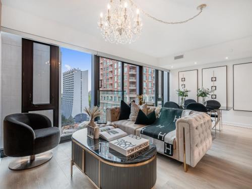 Bloor-Yorkville Appartement | Yorkville Plaza Suites - Pool & Hot Tub