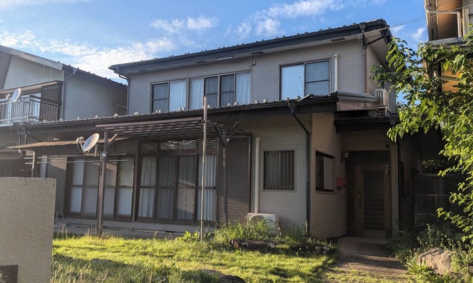 Kofu Maison | Yosekeshi Kofu Misaki. A Showa-era retro house surrounded by garden and nature. A healing place to spend time with your family at the edge of the house. 5 min. drive from Kofu Station.