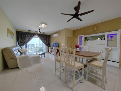 Kampung Sungai Raya Appartement | YOU 1272sqft 3 Bed-Room Unit with Netflix WiFi