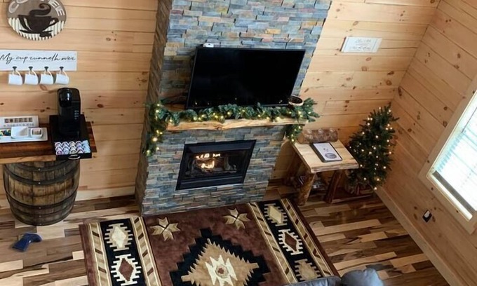 Campbellsville Cabine | You & Me , Deer! Anniversary - Honeymoon Cabin