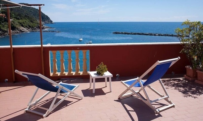 Sestri Levante Appartement | Vous serez comme sur le pont d'un navire, au centre du conte de fées Baia del Silenzio