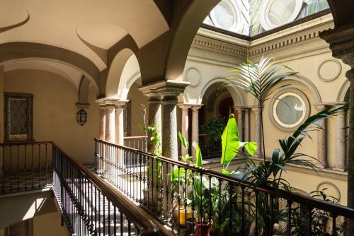 Borgonuovo Appartement | Youhosty - Montenapoleone Noble Flat
